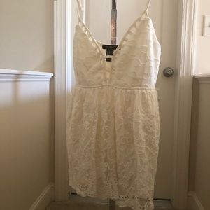 Beautiful off white top.